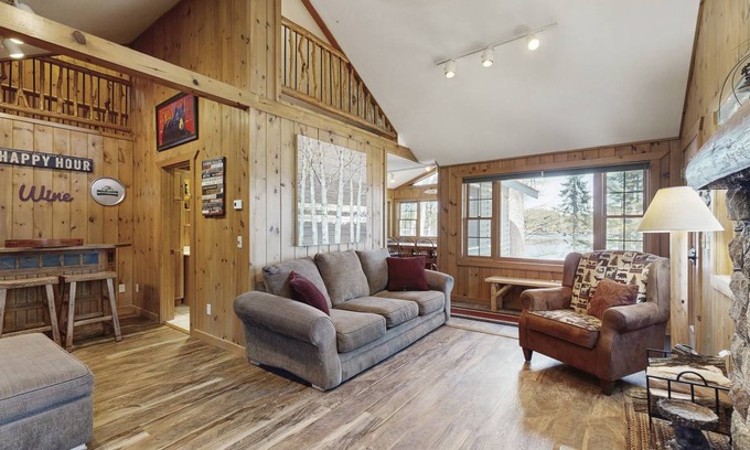 Manitowish Waters Cabin | 260 m² Cabin ∙ 4 bedrooms ∙ 14 guests