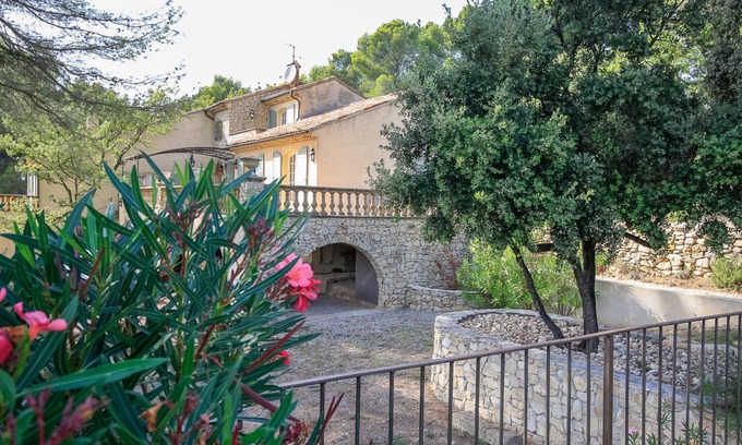Rognes Villa | 260 M2 STONE HOUSE BETWEEN AIX-EN-PROVENCE AND LUBERON ON 2 HA LOT ,NATURAL POOL