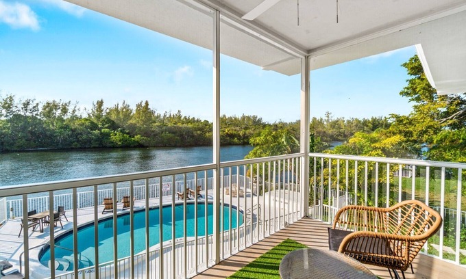 Deerfield Beach Apartment | 261 #9 Managed By Brampton Park