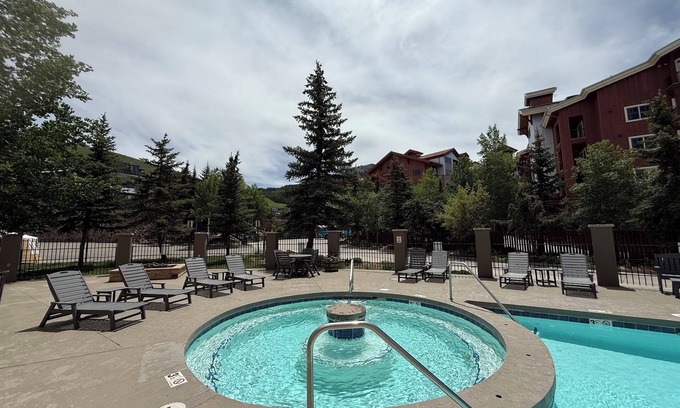 Crested Butte Apartment | 279-281 Base area 2 room 2 bath unit sleeps 6 Mt. Crested Butte