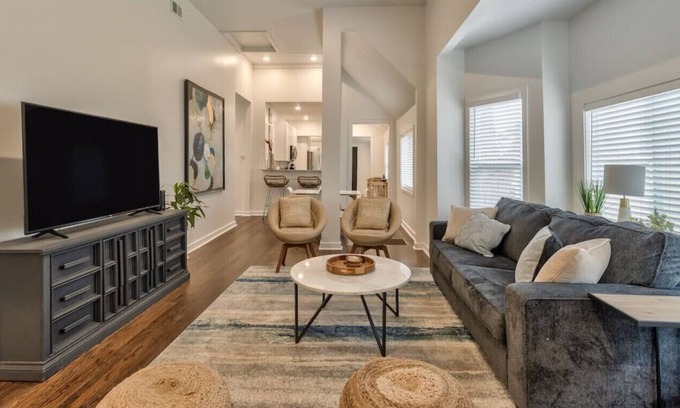 Southmoreland House | 28) Updated Midtown Bungalow |Great Walkability!