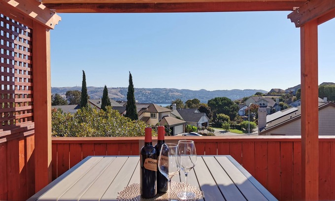 Vallejo House | 2800sqft Luxurious home with bay view private pool near SF & NAPA