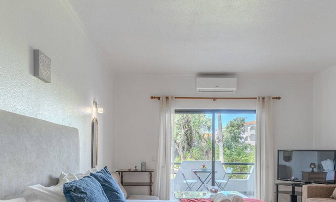 Correeira Apartment | #287 Rodrimar Studio 212 by Home Holidays