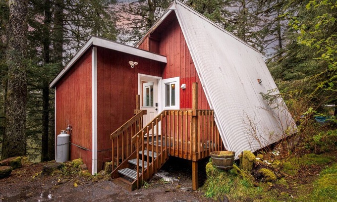 Kodiak Cabin | 2889 Pruitt Lane - The Shoreline Cabin - An Authentic Alaskan Retreat