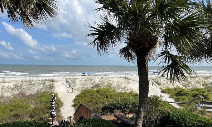 Beach Lagoon House | 29 Turtle Lane Club: BESTNEST by Beverly Serral OCEANFRONT