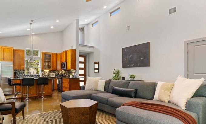 Rosewood Apartment | 2915 E 14th xxxxxxxx