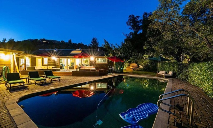 Sleepy Hollow House | 294) Perfect for large groups/ Salt water pool!