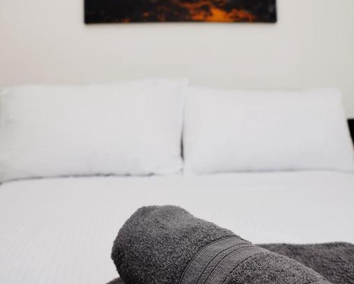 Stanwell House | (29EW-13) Dreams Serviced Accommodations- Staines/Heathrow