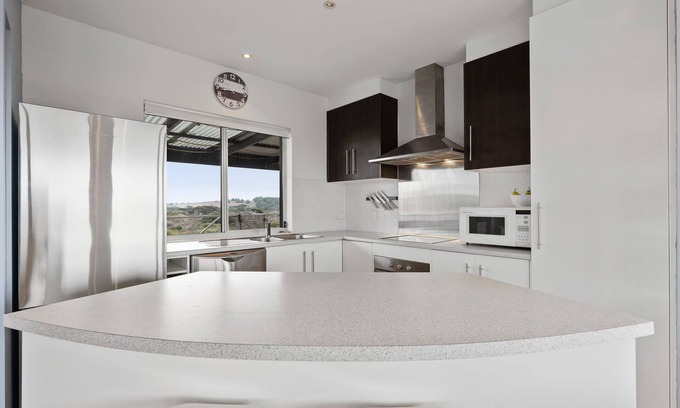 Middleton House | 2A Newell Ave - Beach - Family - Sand