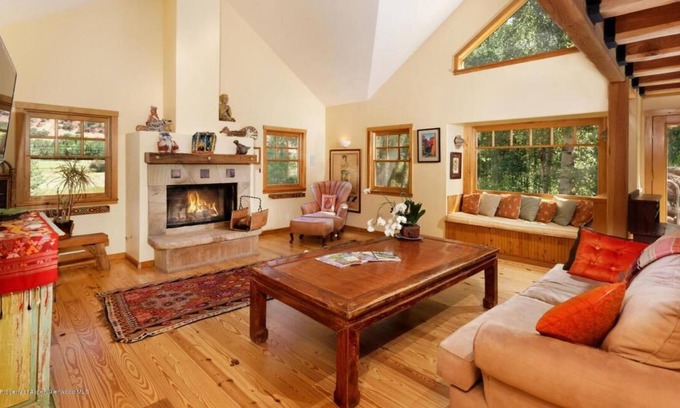 Snowmass Village House | 2B Loft Riverfront House on 2 Acres with Amazing Views minutes from Aspen
