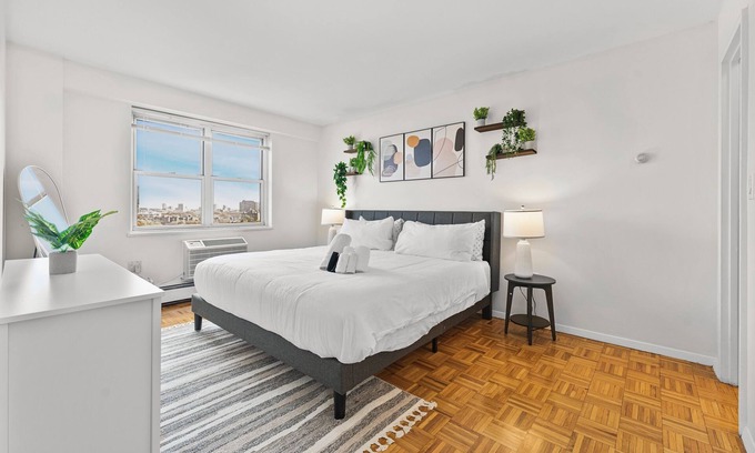 Longwood Apartment | 2bd/1.5ba Next to BU 3791
