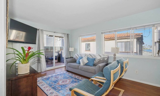 Central Mission Beach Apartment | 2bed 2bath Steps to the Sand in Mission Beach and