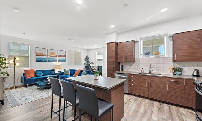 Southeast Anaheim Apartment | 2Bedroom 2Bath Beauty Steps Away from Disneyland. Comes with Pool, Jacuzzi & Gym
