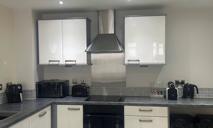 Liverpool City Centre Apartment | 2Bedroom 2Bathroom City Centre Apartment Close To Train Station,Starbucks,Shops