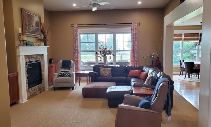 Acme House | 2BR/2.5BA Resort Home-Golf, Swim, Play in NMI. Great Discounts for Long Stays!