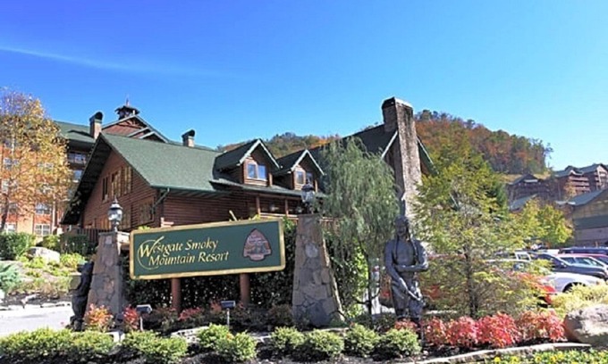 Gatlinburg Resort | 2BR 2BA Luxury Villa Westgate Smoky Mountain Resort & Water Park