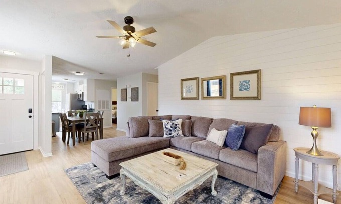 College Station House | 2Br 2Ba, Pet friendly, Boardgames, 8 Minutes to Campus!