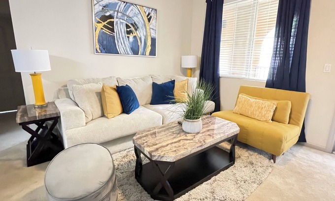 Camarillo Apartment | 2BR 3 Resort Like Pools. 3 Gyms EVchrgr Wifi
