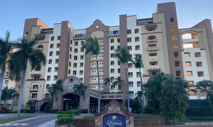 Flamingos Resort | 2BR/3BA Luxuries Suite - Sleeps 8 - with a view