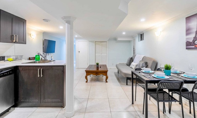 Little Italy Apartment | 2BR Apt - Close to Trinity Bellwoods Park!