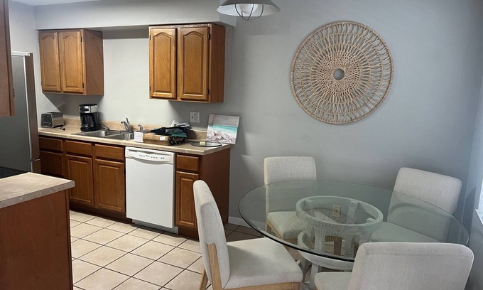 Indian Rocks Beach Condo | 2BR Beach Condo Close to beach with essentials