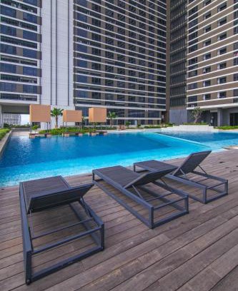 Pinang Apartment | 2BR Collins Art Deco W Pool
