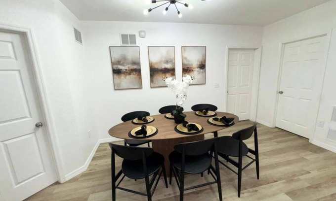 West Kissimmee Condo | 2BR Condo Close to Disney | Gated, Pool & Hot Tub