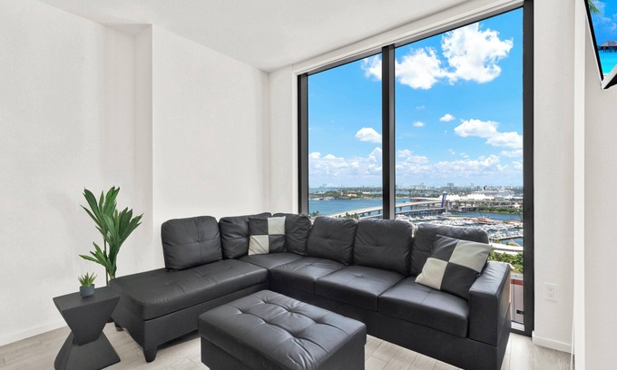 Downtown Miami Apartment | 2BR Condo with Ocean Views, Near Cruise Port, Arena & Bayfront Park