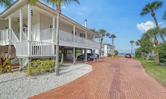 Whitney Beach Cottage | 2BR Cottage Bayside Time for Relaxation
