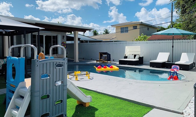 Flagami House | 2BR+Den, Pool, Parking, Located near prime attractions