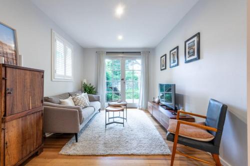 Elsternwick House | 2BR Elsternwick Escape with Courtyard