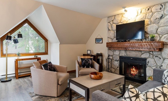 Blackcomb House | 2BR | Gleneagle | King Bed | Heated Floors | Wood Burning Fireplace | Shuttle to Gondola