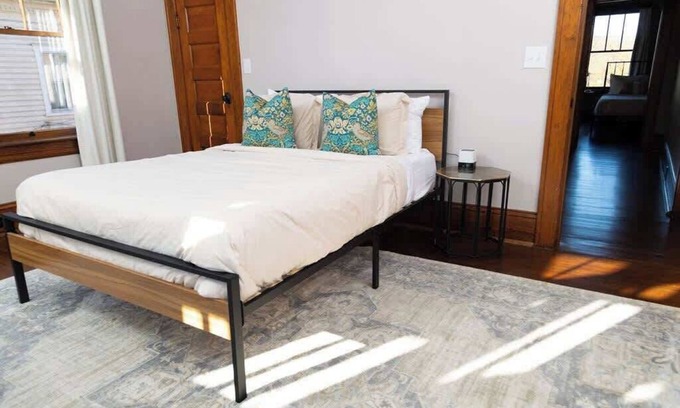 Roanoke Condo | 2BR Historic Apt - Safe|Walkable|Food|Greenway