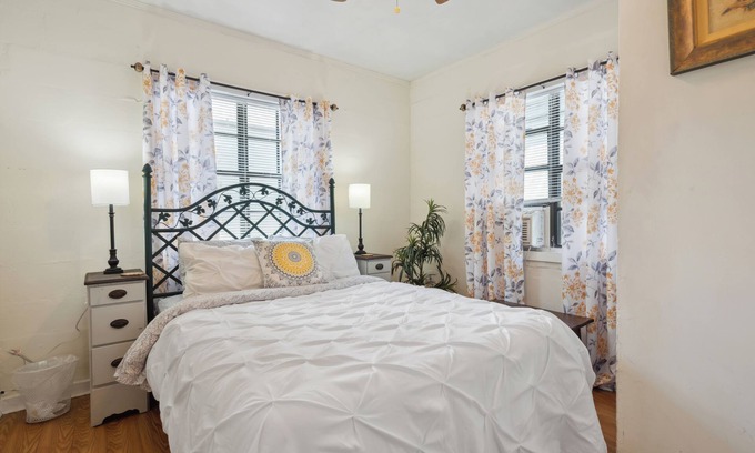 Historic Downtown Savannah House | 2BR Historic & Walkable Duplex near Forsyth Park