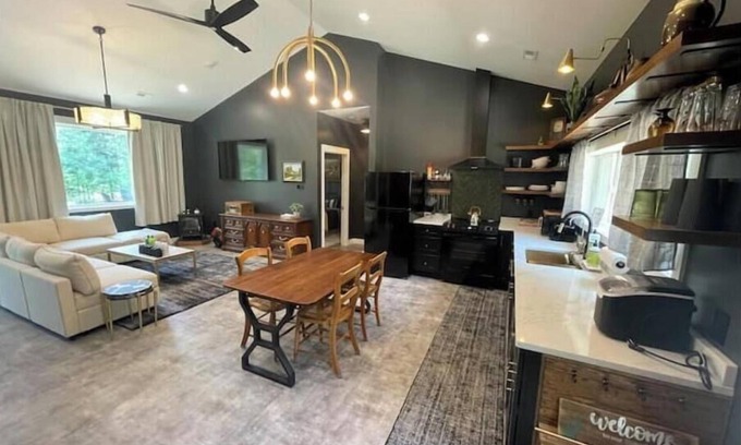 Wisconsin Dells House | 2BR Lakeside Cabin ✦ Hot Tub, Canoe/Kayak, Fire Pit Near Wisconsin Dells