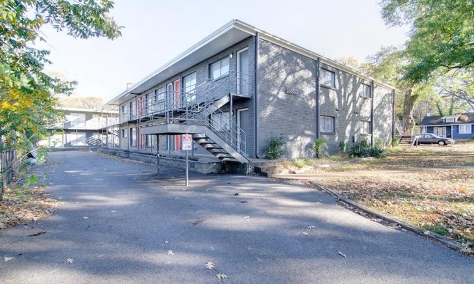University District Apartment | 2BR Near University of Memphis Family Friendly TF1F2T