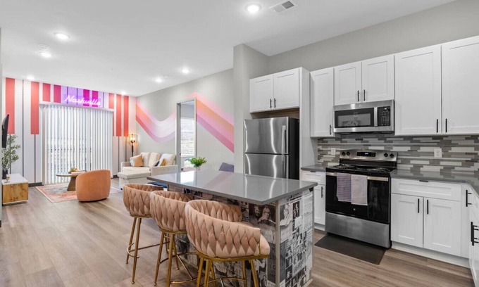 South Nashville Apartment | 2BR, Sleeps 6, Free Parking, 8 Min to Broadway