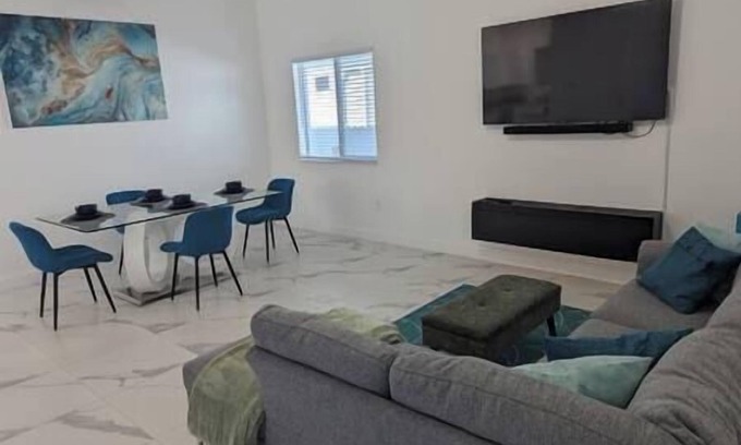 Downtown Fort Lauderdale House | 2BR Tropical Retreat Near Beach, Airport & Downtown