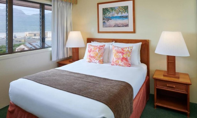 Nawiliwili Apartment | 2BR Unit | Walk to Kalapaki Beach – Onsite Pool, Tennis & Easy Access to Dining