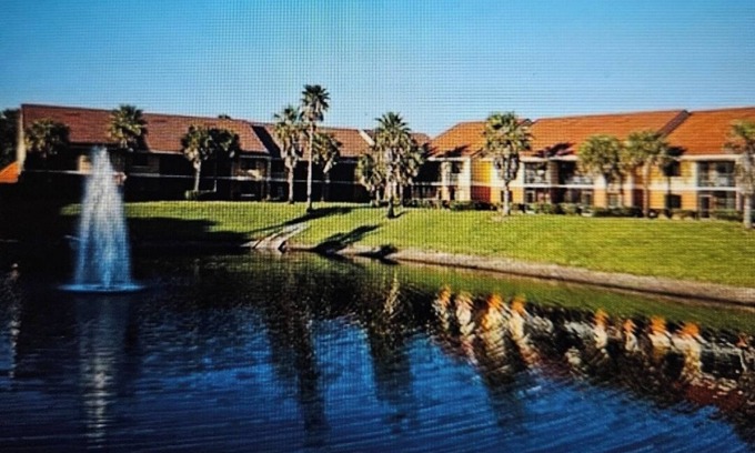 West Kissimmee Resort | 2BR Villa. 14 beautiful onsite pools. Jacuzzi Tub! Minutes from all attractions