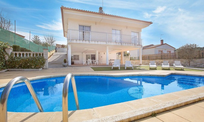 Vidreres Villa | 2BRIS01 - Cozy house with private pool and 5 bedrooms located in a quiet area