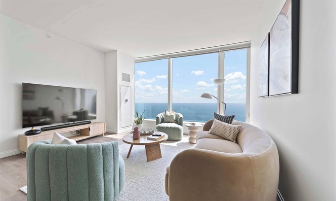 The Loop Apartment | 2BRs w/Lakefront Views, Sleeps Large Groups