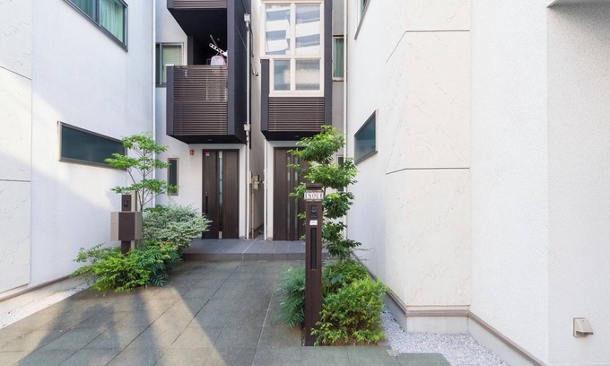 Honmachi House | 2min from Shinjuku station & 98m2 high quality house in the city center & high speed free wifi & Max 9 people