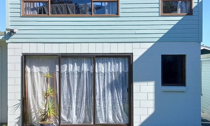 Taupo Cottage | 2mins walk to lake. Wharewaka Point