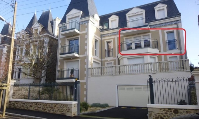 Courtoisville-Sillon-Moka Apartment | 2nd floor apartment in Ker Louis residence, lift, private parking space