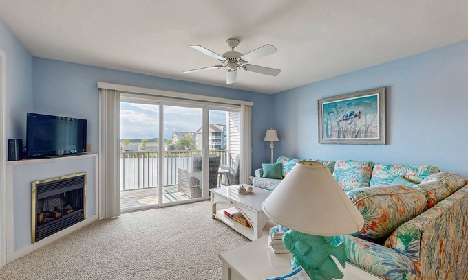 Ocean View House | 2nd-floor Bethany Bay condo with waterfront views & on-site golf/pool/tennis