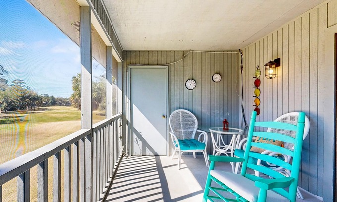 Ocean Ridge Condo | 2nd-floor Condo retreat with screened porch and golf course views