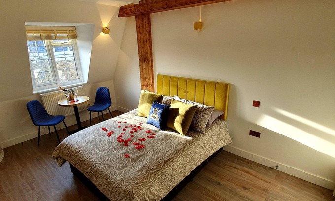Islington Hotel | 2nd floor luxury suite,jacuzzi ensuite - Angel, N1