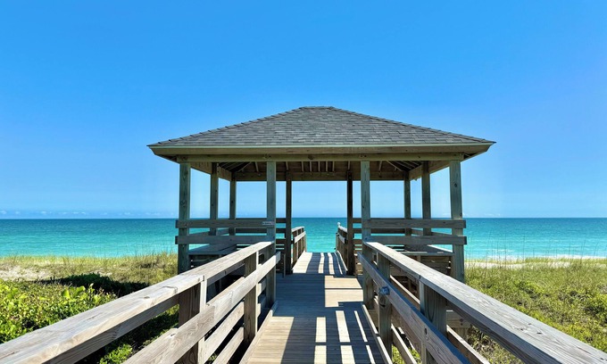 Atlantic Beach Condo | 🏖2nd Floor Studio Oceanfront Complex 🏄Private Access to Secluded Beach🦀Pool