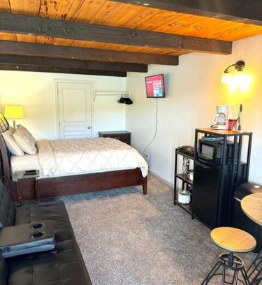 Gold Beach Hotel | 2nd Floor Studio